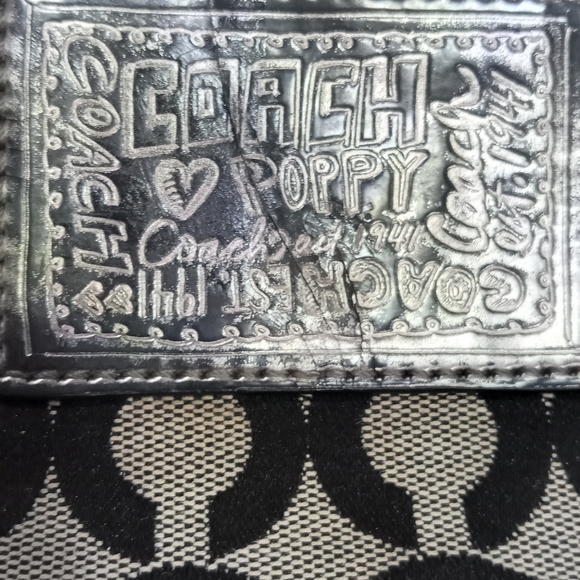 Coach Poppy Wristlet - Picture 4 of 5